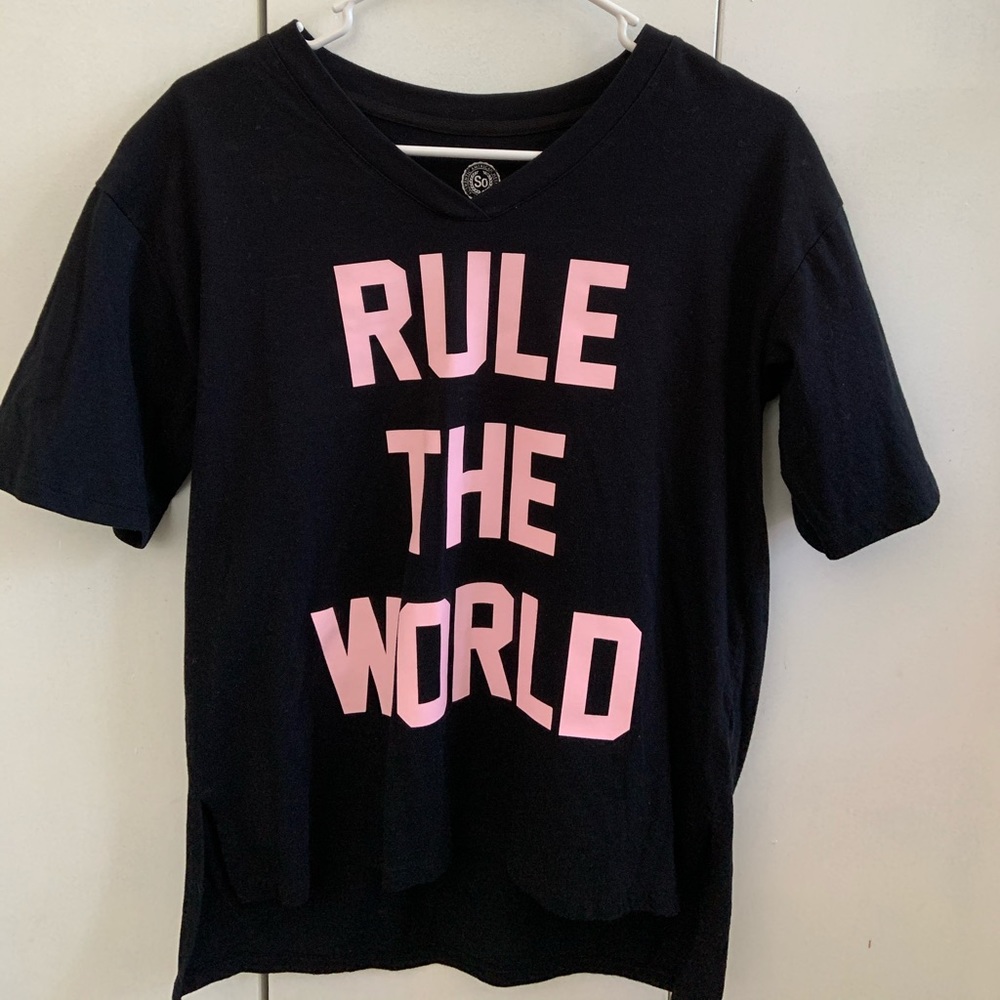 Black graphic tshirt